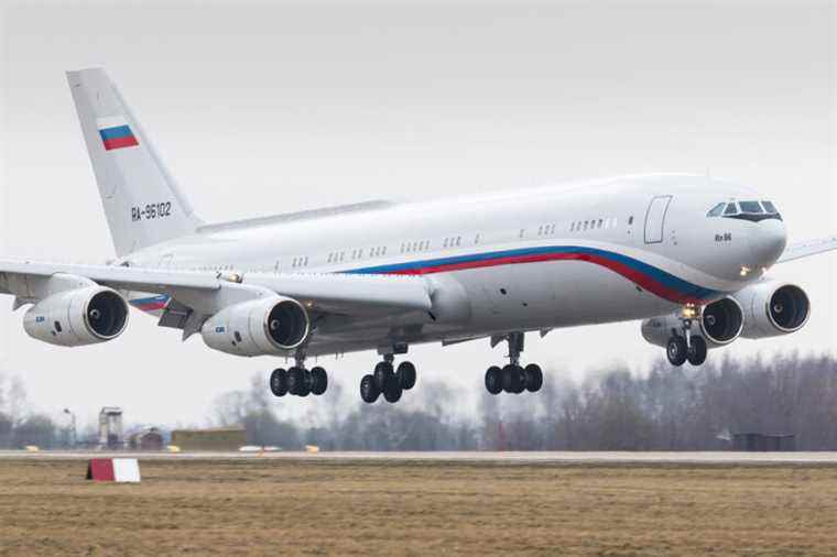 washington |  Russian plane picks up diplomats accused of spying