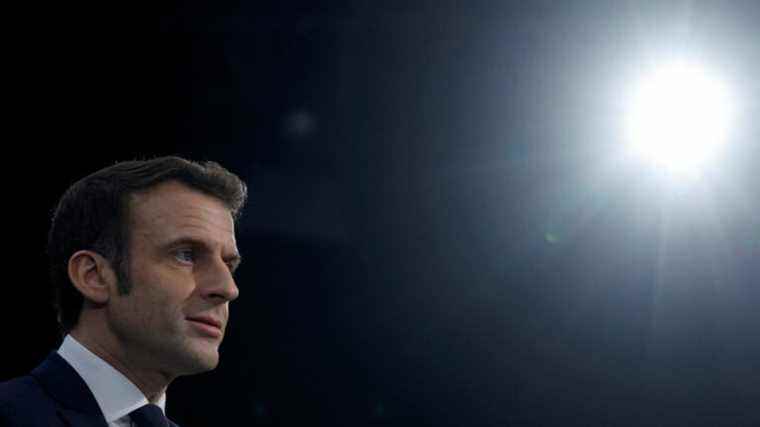 when will Emmanuel Macron find the time to announce his candidacy?