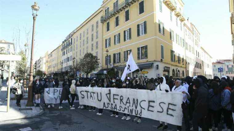 why the situation of Corsican detainees causes tension