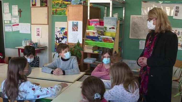 young refugees are welcomed in French schools