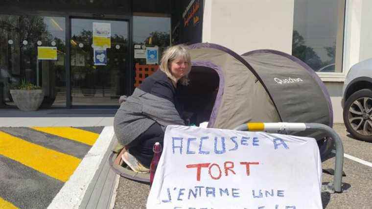 A nurse from Bourg-Saint-Andéol hospital on hunger strike