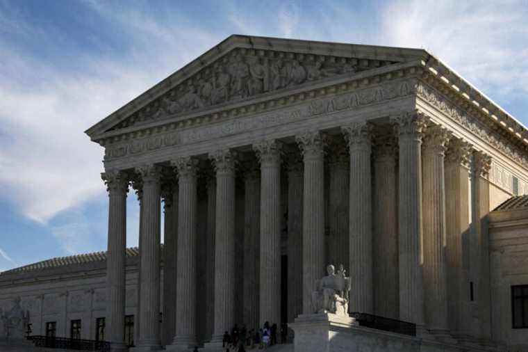 A person sets himself on fire in front of the Supreme Court