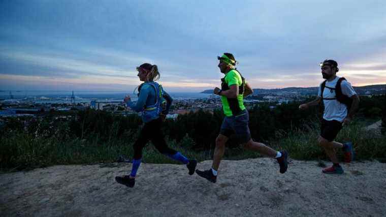 A trail between Aix and Marseille lit by the full moon