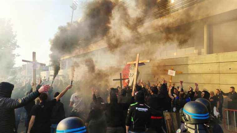 ASNL supporters mourn Ligue 2 before the game against Quevilly