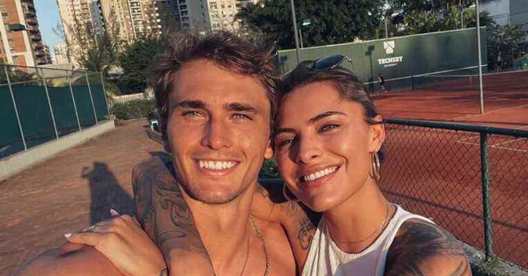 Alexander Zverev supported by his girlfriend Sophia, a mega tattooed bombshell