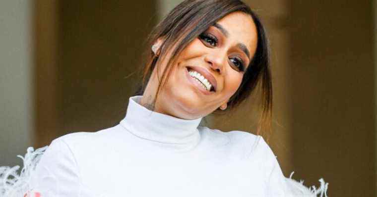 Amel Bent pregnant: cleavage and very round belly… childbirth is coming soon!