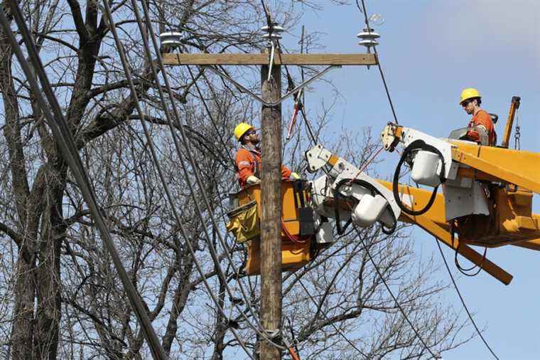 Bedford |  A truck rams a Hydro-Quebec pole, 556 customers in the dark