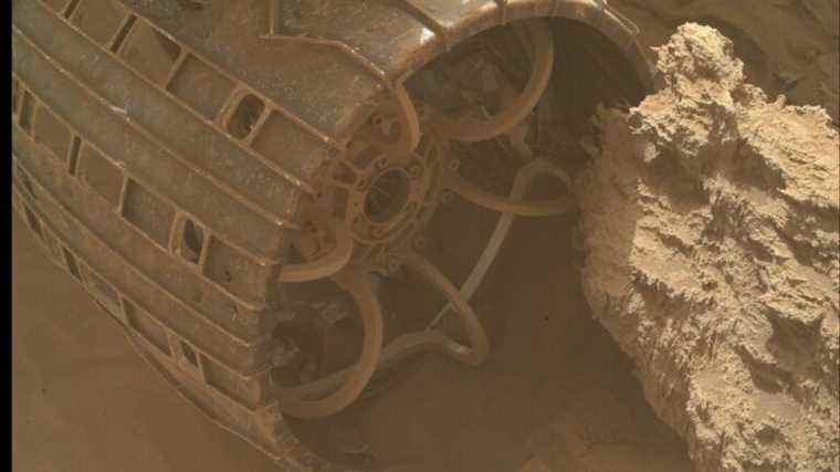 Blocked wheel, modified trajectory, worn equipment… What we know about the difficulties encountered by the Curiosity robot on Mars