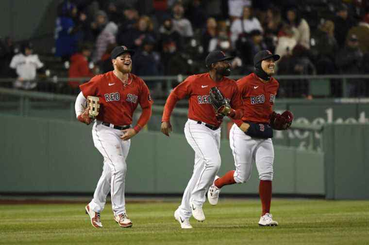 Blue Jays defeated 2-1 by Red Sox