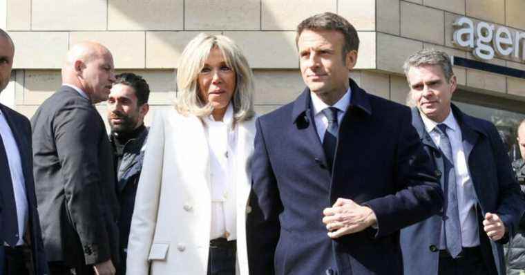 Brigitte and Emmanuel Macron more united than ever: the amazing gift they received at the town hall of Le Touquet