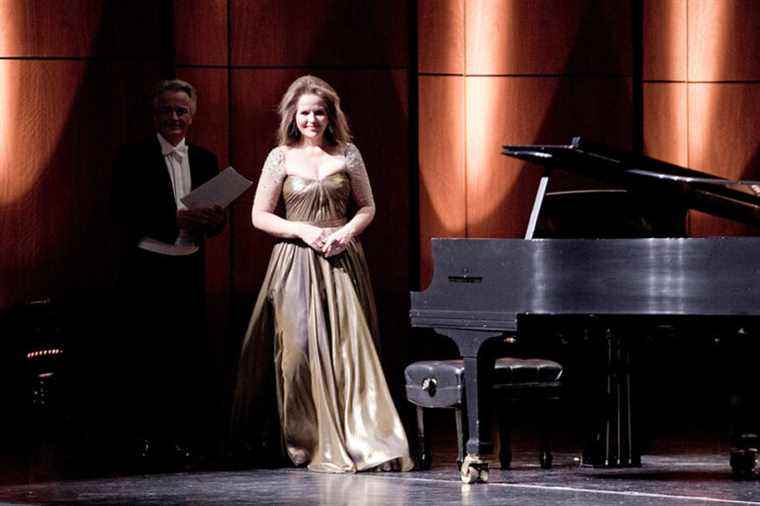 COVID-19 long |  Renée Fleming, lyrical healer