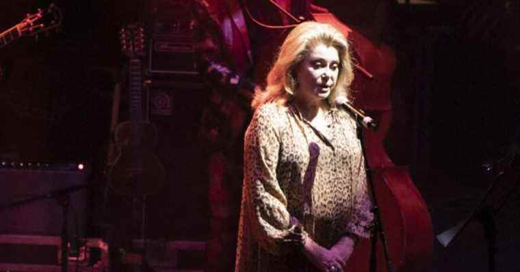 Catherine Deneuve: First live performance on stage, discover the photos!