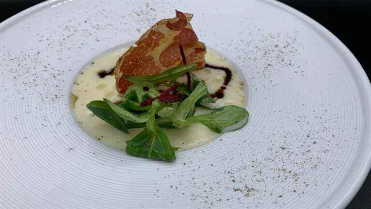 Cauliflower velouté with walnut oil and coppa chips