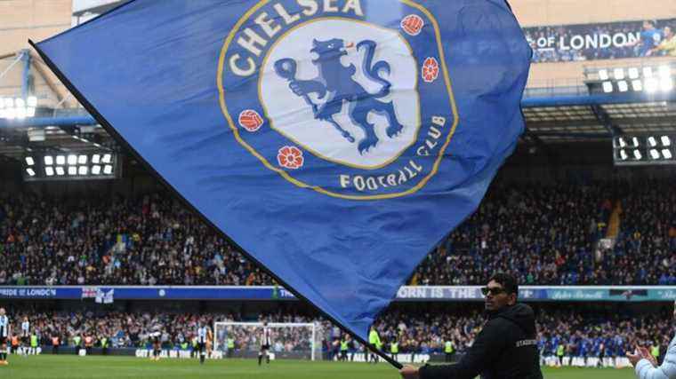 Roman Abramovich to sell Chelsea for five billion euros, a record sum