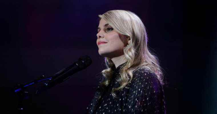 Coeur de Pirate: photo with her baby already on the road with her, father Marc Flynn never far