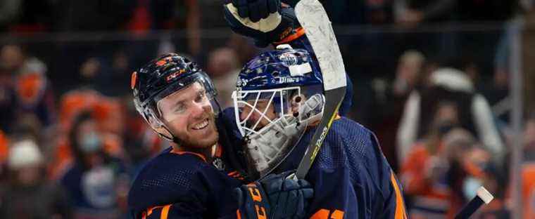 Connor McDavid regains the leading scorer