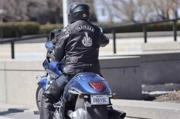 Convoy of motorcycles |  The Farfadaas return to Ottawa