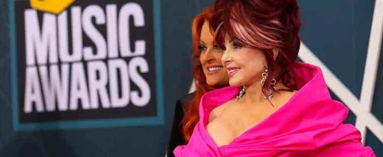 Country singer Naomi Judd dies aged 76