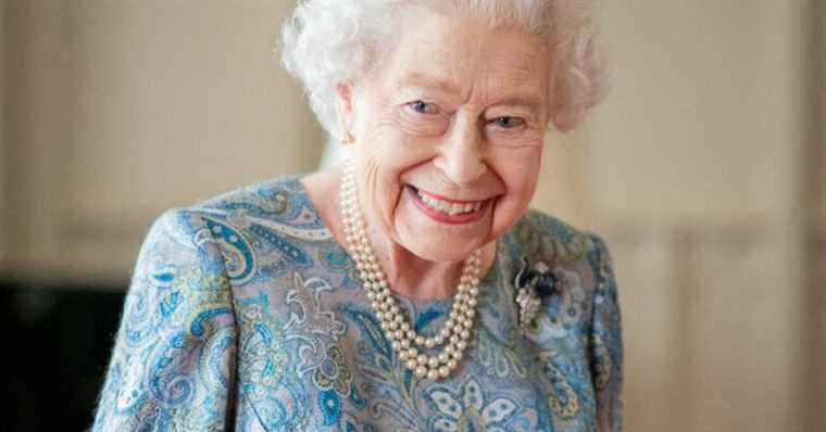 Elizabeth II in good shape: farewell to the cane, she receives all smiles in Windsor!