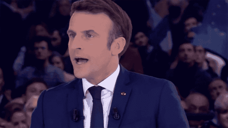 Emmanuel Macron defends his balance sheet during a large meeting in Nanterre