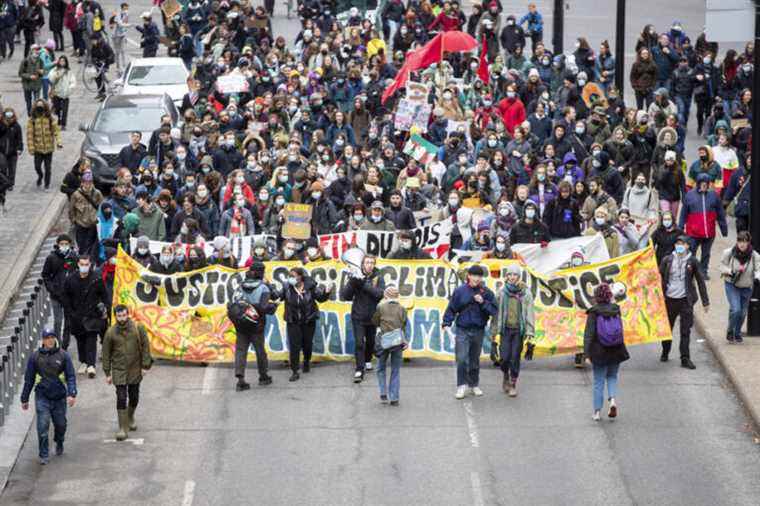 Enthusiastic demonstration for the climate in Montreal