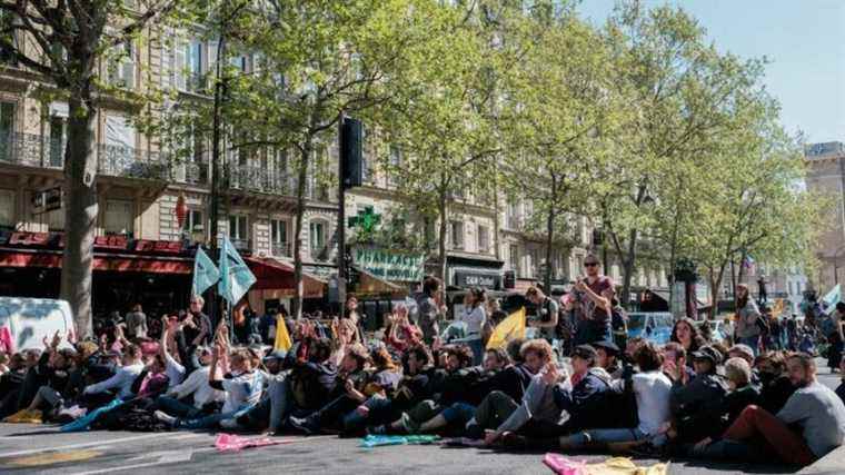 Extinction Rebellion activists are still occupying the Grands Boulevards in Paris this Sunday