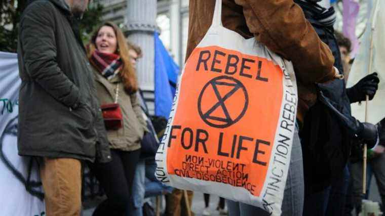 Extinction Rebellion blocks the Grands Boulevards of Paris in the face of the climate emergency