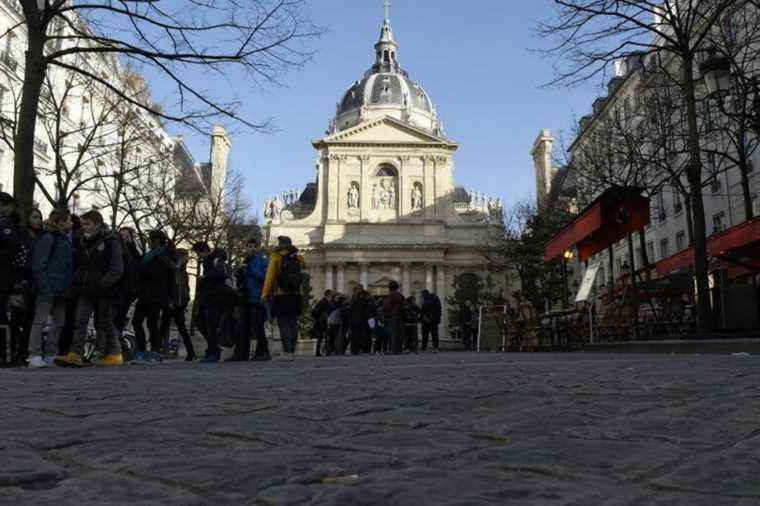 Following a student assembly, the Sorbonne partly occupied