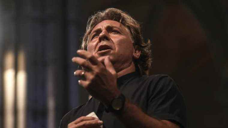 For his first role in a musical, Roberto Alagna will be Al Capone at the Folies Bergère