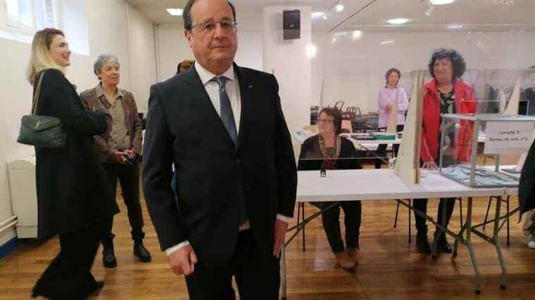 François Hollande votes in Tulle with Julie Gayet for the second round of the presidential election