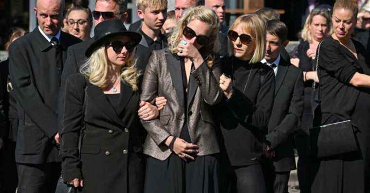 Funeral of Tom Parker: his wife collapsed, the members of “The Wanted” in solidarity