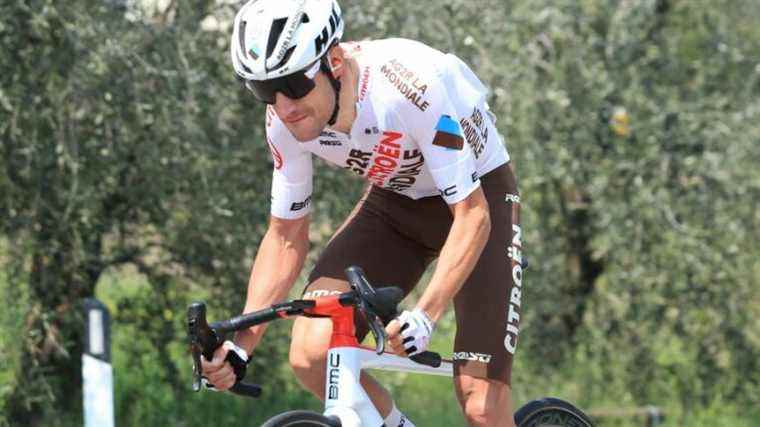 Geoffrey Bouchard wins the first stage of the Tour des Alpes solo