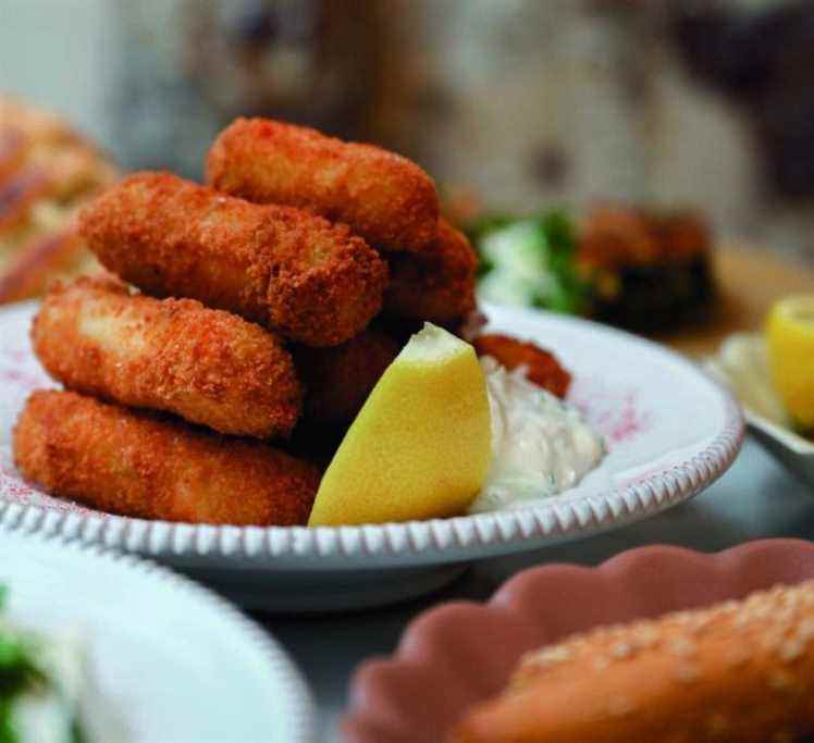 Halloumi fries with spicy tomato sauce (from Filakia