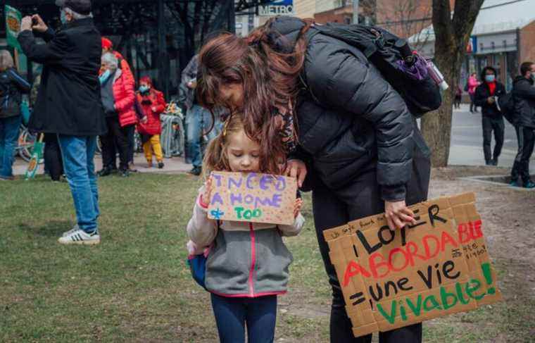 Hundreds of citizens demonstrate to denounce soaring rents