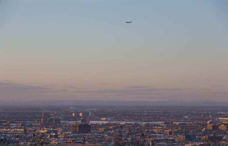 Is it less polluting to travel from Montreal to Sept-Îles by plane or by car?