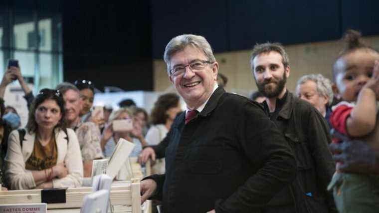 Jean-Luc Mélenchon enjoys a walkabout at the Festival du Livre and a handshake with Édouard Philippe