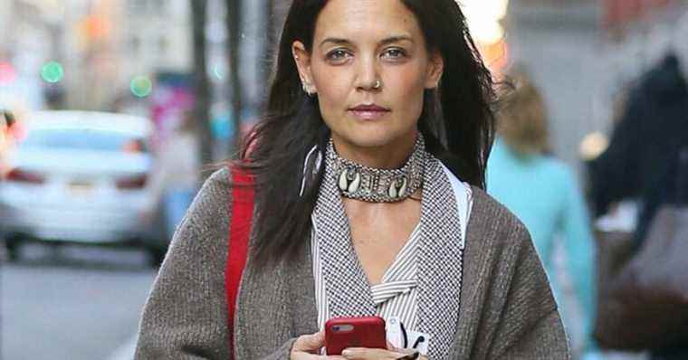 Katie Holmes is in a relationship with a very sexy musician… a real Broadway star!