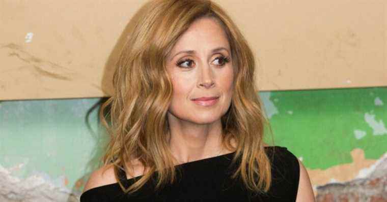 Lara Fabian surprises with a plunging neckline: her look is a sensation!