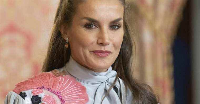 Letizia from Spain: Sublime in a chic and original dress… already worn