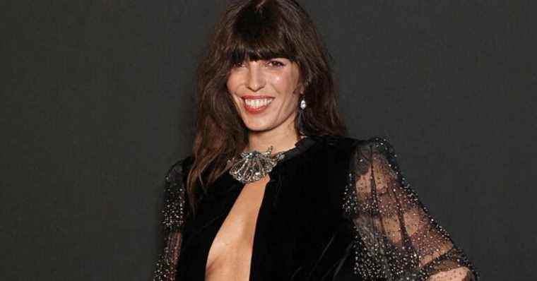 Lou Doillon pregnant: naked under her overalls, she reveals her already very rounded belly