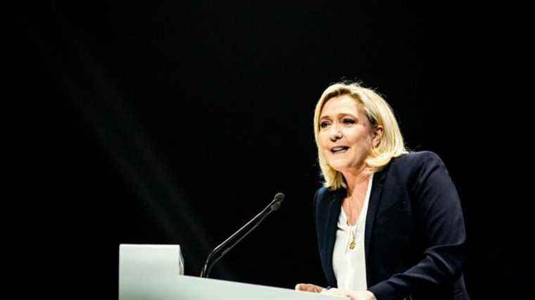 Marine Le Pen tackles Emmanuel Macron during his meeting in Avignon