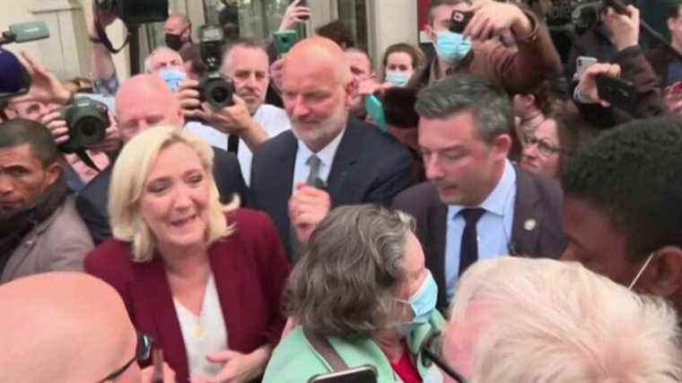 Marine Le Pen’s outstretched hand to the people