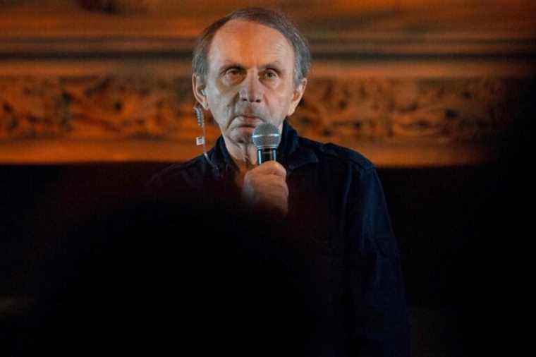 Michel Houellebecq declaims poems