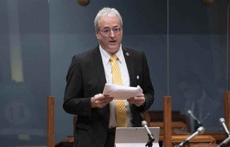 Minister Dufour attacks the Innu over the decline of woodland caribou