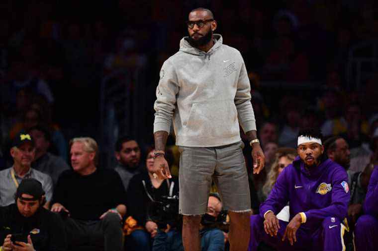 NBA |  LeBron James out for Lakers game in Phoenix