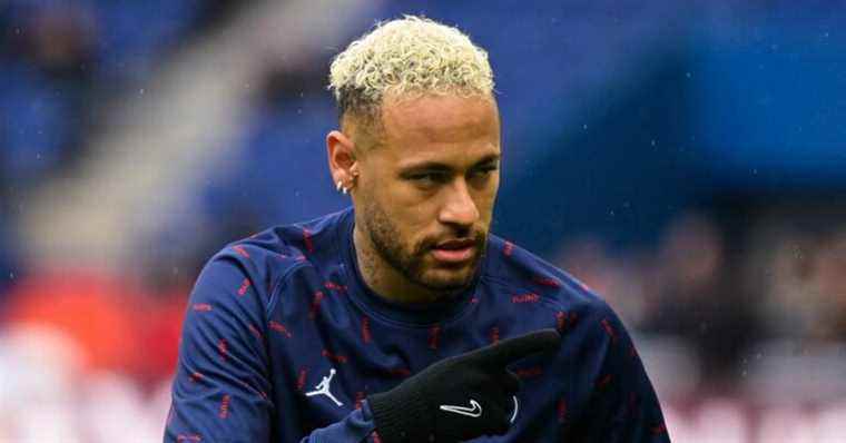 Neymar drunk in training?  He answers cash to Daniel Riolo, who gives a layer…