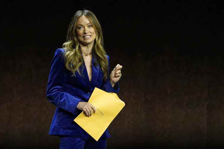 Olivia Wilde receives a mysterious envelope on stage