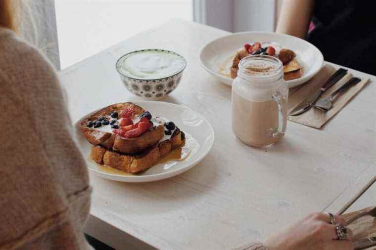 Opening in Sainte-Adèle |  Café des Bons Vivants: village café