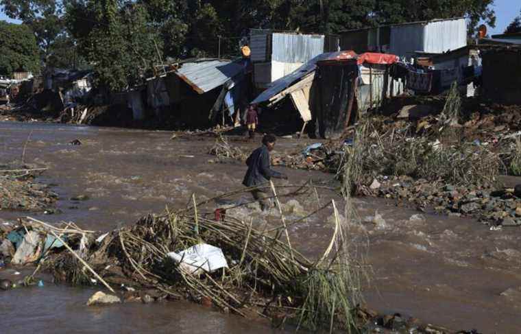 Over 440 dead after floods, rains ease in South Africa