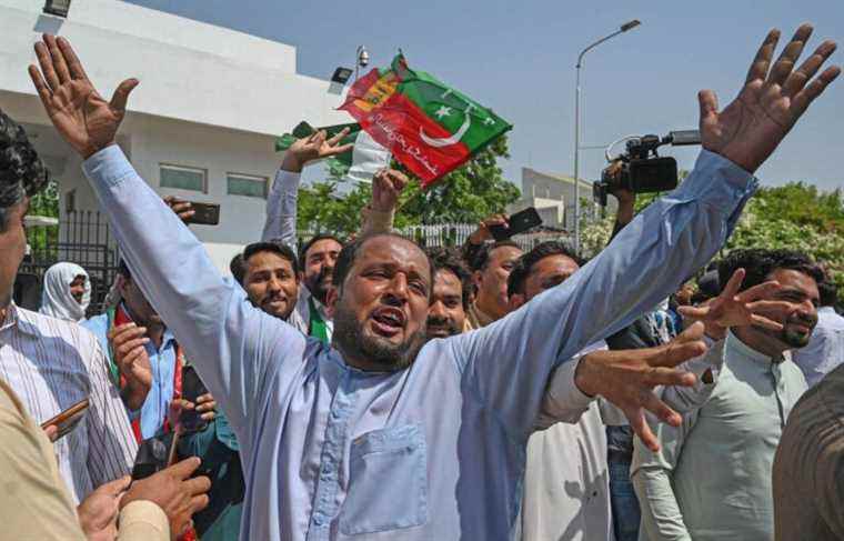 Pakistan’s prime minister escapes fall and wins snap election